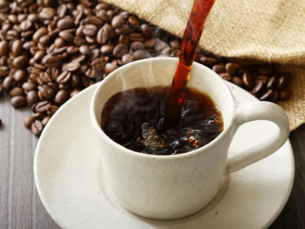 Zakaj vaš vitamin C ne deluje: kava, sladkor in stres mu tiho kradejo moč